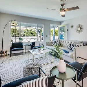  Holiday home The Ivy United States