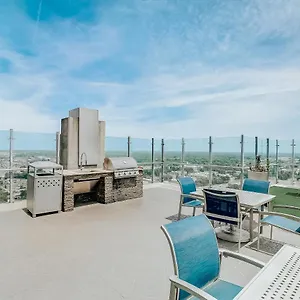  Apartment Frontdesk Uptown Apts With Views