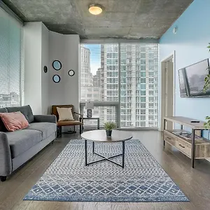  Apartment Frontdesk Skyhouse Apts Uptown