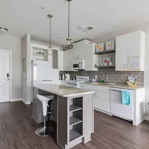 Apartment 1br - Pool & Full Kitchen - Near Uptown & Airport
